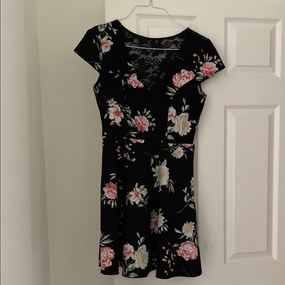 Three Hearts Dresses & Skirts - Black and Pink Sheath Mini Dress with Crew Neck